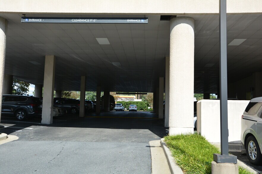 438 N Frederick Ave, Gaithersburg, MD à vendre - Photo de l’immeuble – Image 3 sur 51