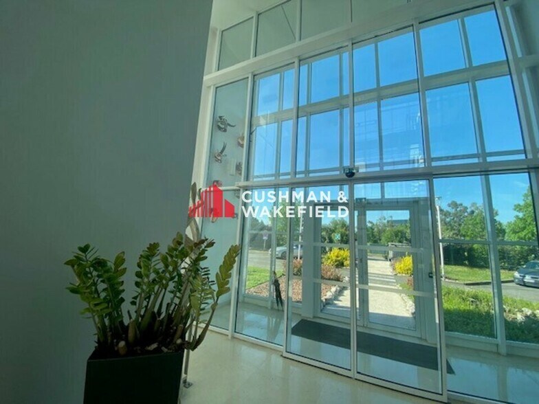 109 Rue De L'Innovation, Labège à vendre - Hall d’entrée – Image 3 sur 12