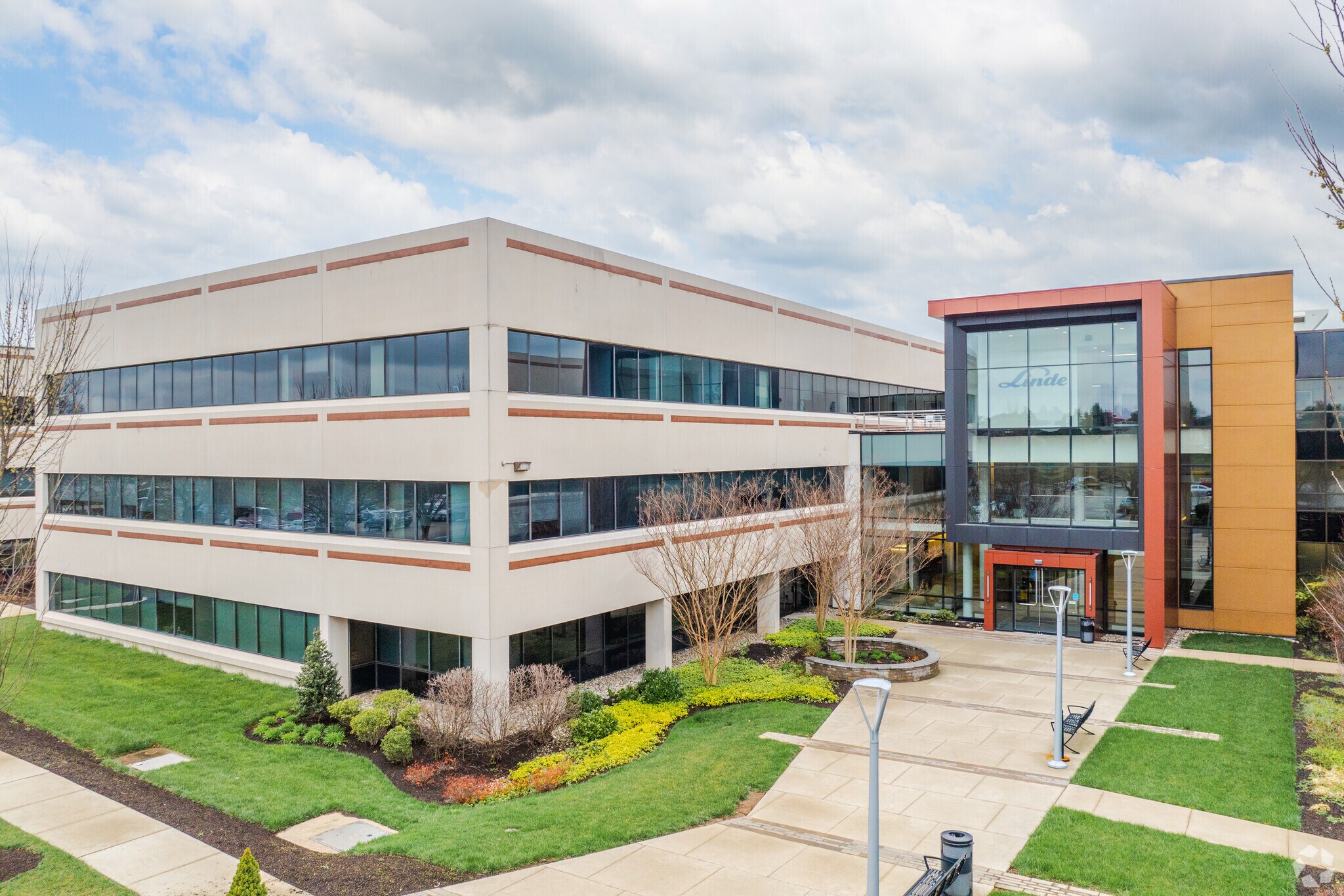 325 Sentry Pky E, Blue Bell, PA à louer Photo de l’immeuble– Image 1 sur 23