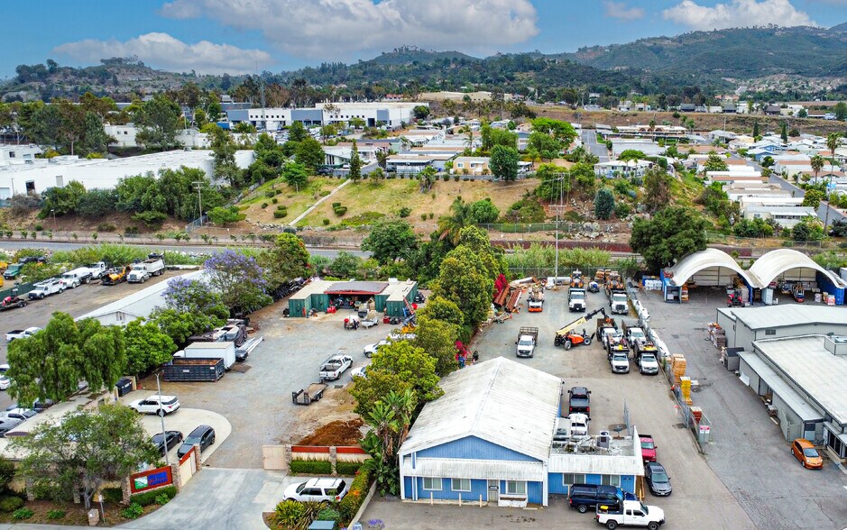 469 E Mission Rd, San Marcos, CA à louer - Photo de l’immeuble – Image 2 sur 6