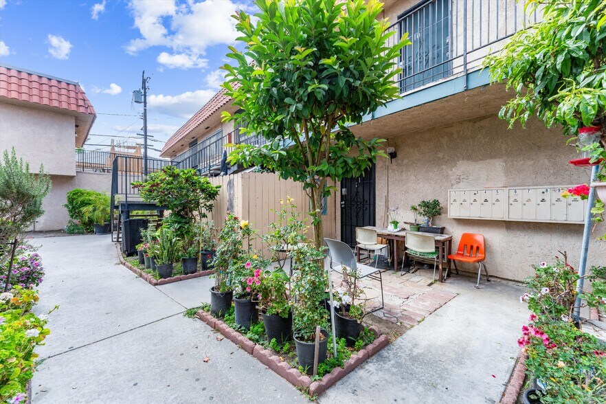 1512 S 9th St, Anaheim, CA à vendre - Photo de l’immeuble – Image 3 sur 12