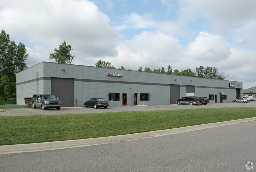 4100 Hunsaker Dr, East Lansing, MI à louer - Photo de l’immeuble – Image 2 sur 4