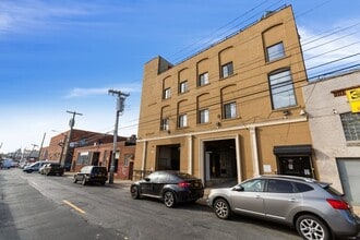 1532 127th St, College Point, NY à louer Photo de l’immeuble– Image 1 sur 9