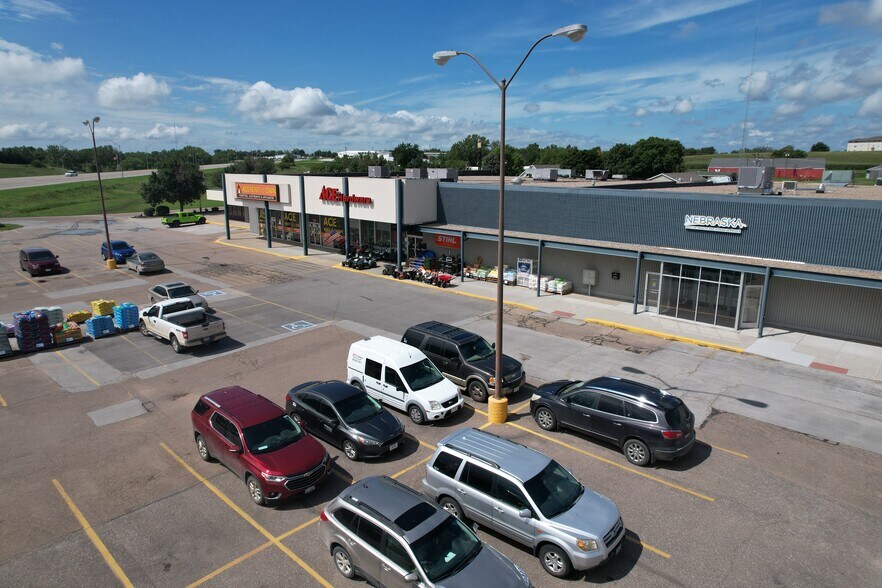 630 S Lincoln Ave, York, NE à louer - Photo de l’immeuble – Image 3 sur 11