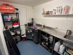 1252 Leek Rd, Stoke On Trent à louer Photo intérieure– Image 2 sur 13