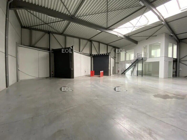 Industriel/Logistique dans Roncq à louer - Photo de l’immeuble – Image 2 sur 6