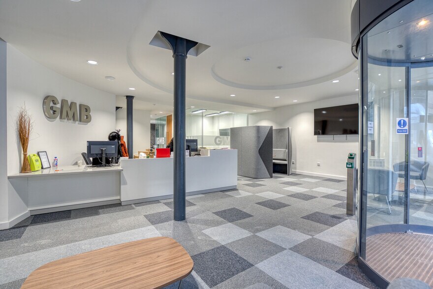 22 Stephenson Way, Londres à louer - Photo de l’immeuble – Image 3 sur 9