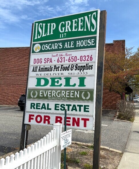 117 Main St, East Islip, NY à louer - Photo de l’immeuble – Image 3 sur 16