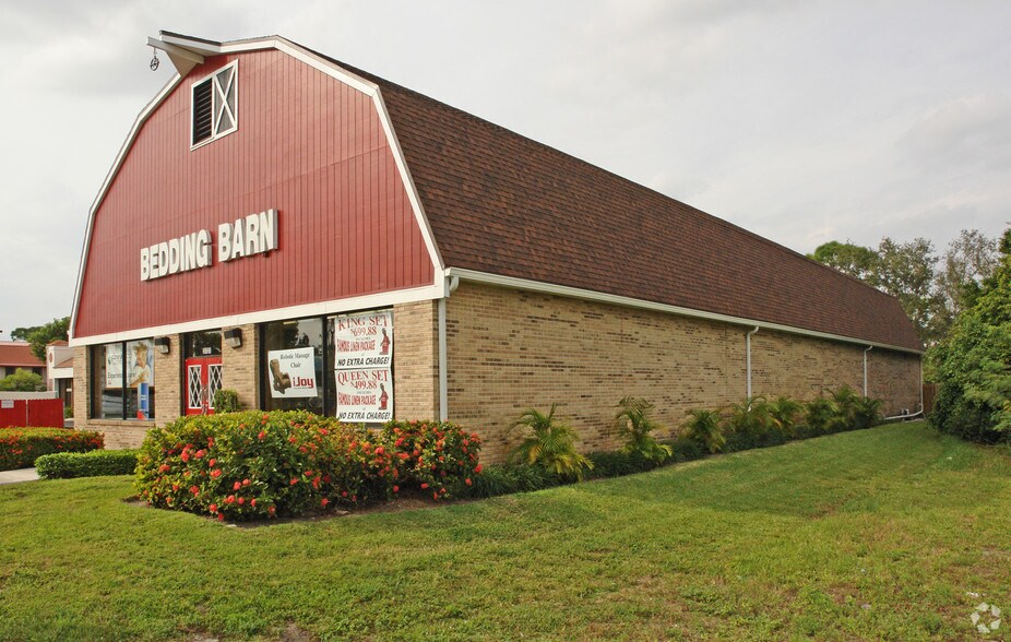 2727 W Hillsboro Blvd, Deerfield Beach, FL à louer - Photo de l’immeuble – Image 2 sur 3