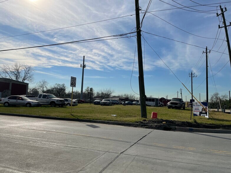 6019 W Cedar Bayou Lynchburg Rd, Baytown, TX à louer - Photo de l’immeuble – Image 3 sur 4