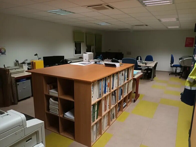 Bureau dans Yvetot à louer - Photo de l’immeuble – Image 2 sur 13