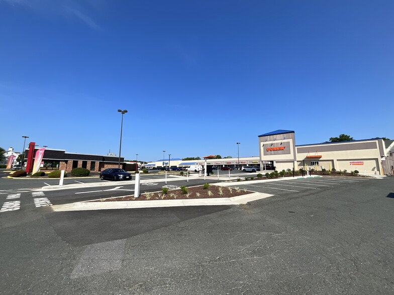 8700 Richmond Hwy, Alexandria, VA à louer - Photo de l’immeuble – Image 3 sur 7