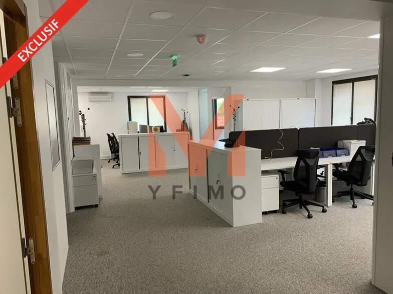 Bureau dans Poissy à louer - Photo de l’immeuble – Image 1 sur 6