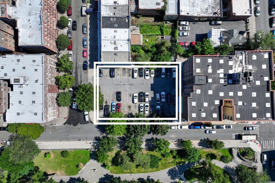 65 E 193rd St, Bronx, NY à vendre - Photo de l’immeuble – Image 2 sur 7