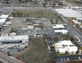 21801 Barton Rd, Grand Terrace, CA à louer Photo de l’immeuble– Image 2 sur 5