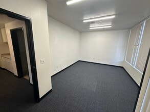 7163 Old 215 Frontage Rd, Moreno Valley, CA à louer Photo de l’immeuble– Image 2 sur 7