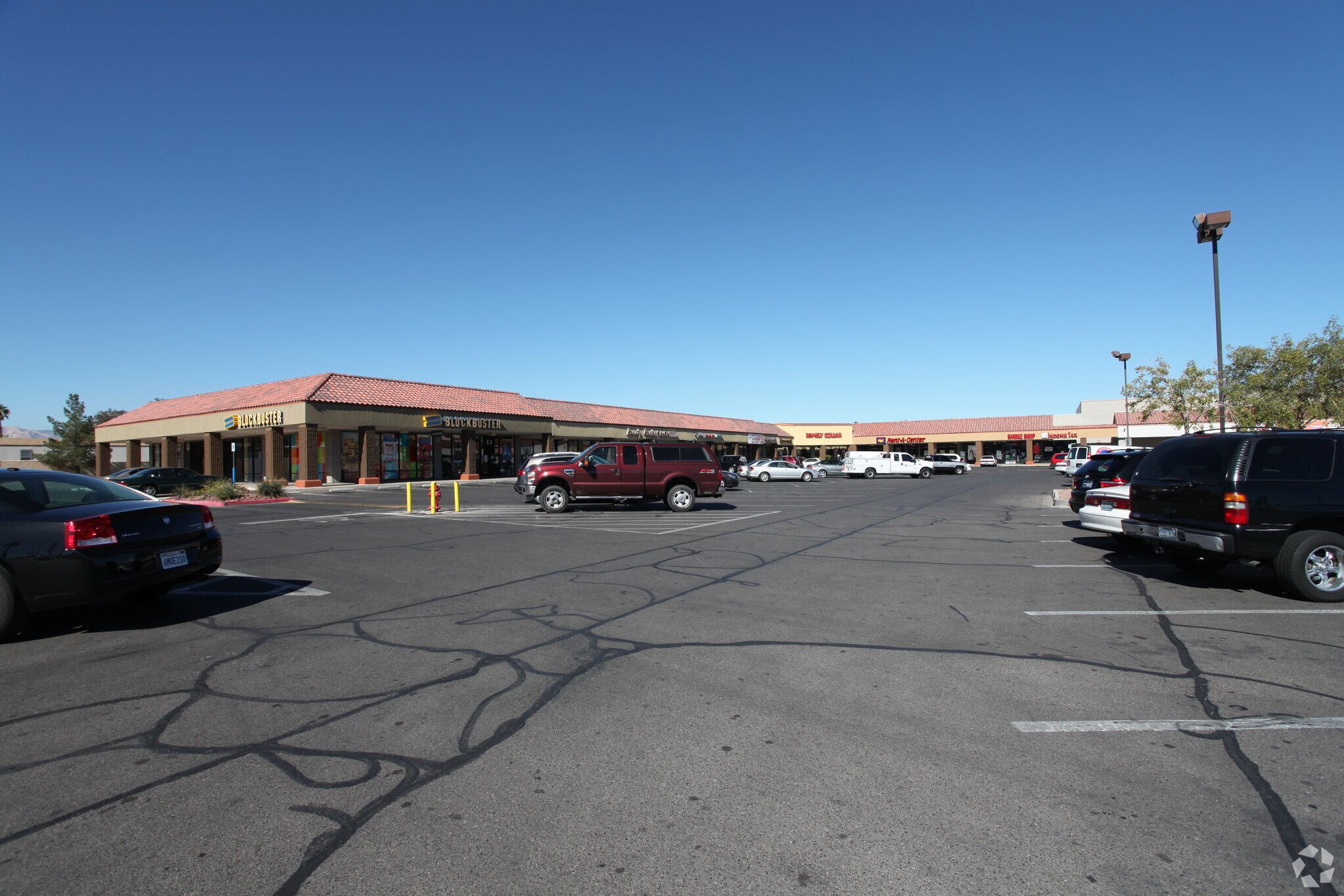 6120-6180 W Tropicana Ave, Las Vegas, NV à louer Photo principale– Image 1 sur 8