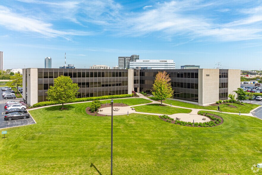 1100 Jorie Blvd, Oak Brook, IL à louer - Photo de l’immeuble – Image 1 sur 12