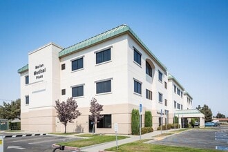 525 E Plaza Dr, Santa Maria, CA à louer Photo de l’immeuble– Image 2 sur 11