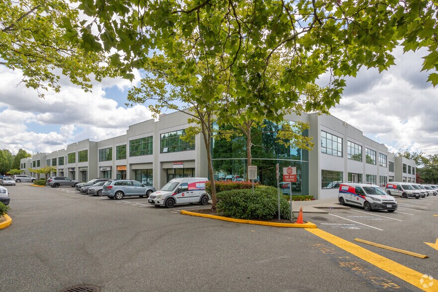 949 W 3rd St, North Vancouver, BC à louer - Photo de l’immeuble – Image 3 sur 4