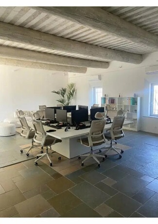 Plus de détails pour Local commercial à louer