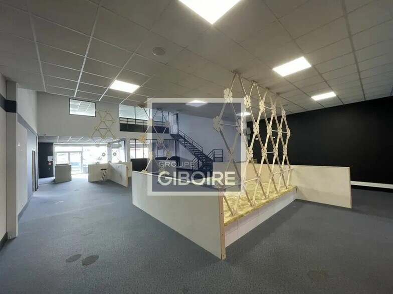 Industriel/Logistique dans Rennes à louer - Photo de l’immeuble – Image 3 sur 12