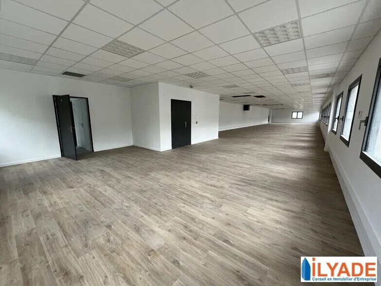 Bureau dans Aubagne à louer - Photo de l’immeuble – Image 2 sur 4