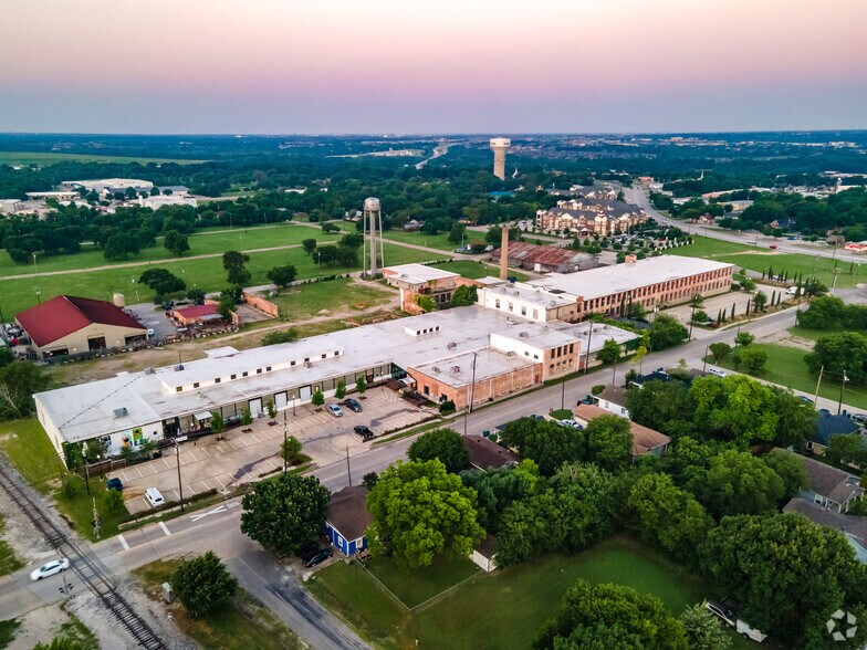 610 Elm St, McKinney, TX à louer - Aérien – Image 3 sur 22