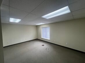 58 Antares Dr, Nepean, ON à louer Photo intérieure– Image 1 sur 10