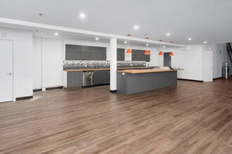 4760 Rue Acorn, Montréal, QC à louer Photo intérieure– Image 2 sur 7