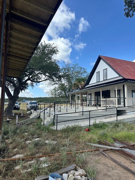 9900 E State Highway 71, Spicewood, TX à louer - Photo de l’immeuble – Image 1 sur 9