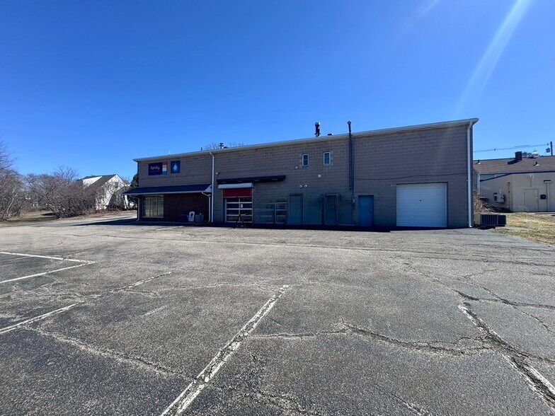 217 Shaker Rd, East Longmeadow, MA à vendre - Photo de l’immeuble – Image 2 sur 5