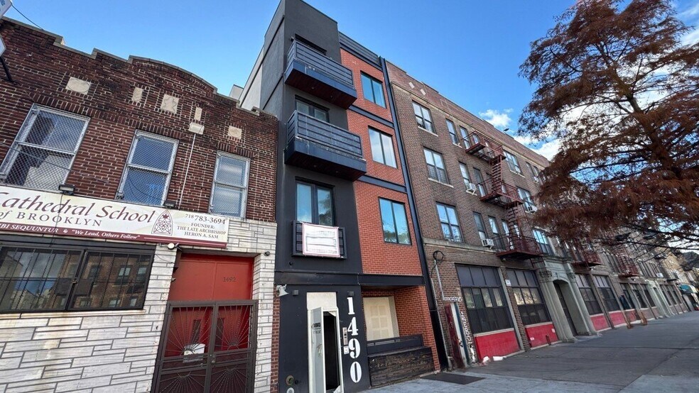 1490 Saint Johns Pl, Brooklyn, NY à vendre - Photo de l’immeuble – Image 1 sur 13