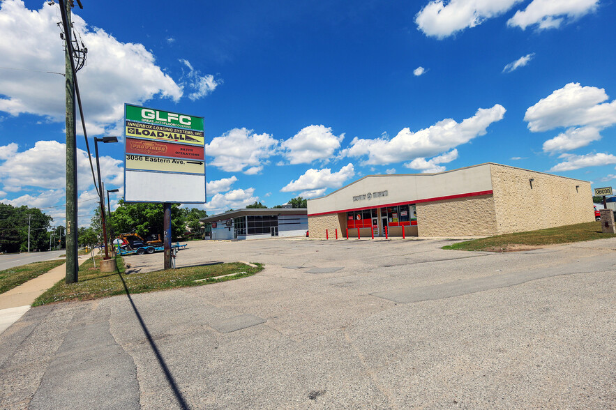 3040 Eastern Ave SE, Grand Rapids, MI à louer - Photo de l’immeuble – Image 2 sur 2