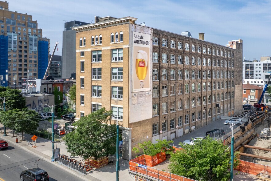 174 Spadina Ave, Toronto, ON à louer - Photo principale – Image 1 sur 10