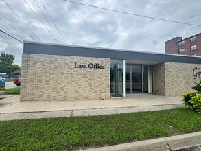 221 E Washington St, Bloomington, IL à louer Photo intérieure– Image 2 sur 15
