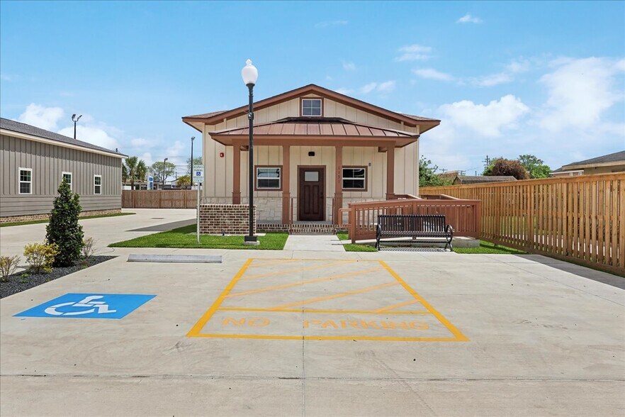 1131 Atlanta Ave, Nederland, TX à vendre - Photo principale – Image 1 sur 5