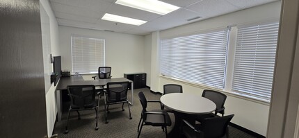 271-285 E Helen Rd, Palatine, IL à louer Photo intérieure– Image 2 sur 5