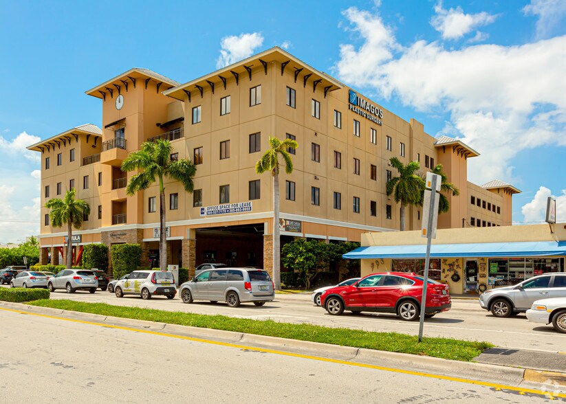 7190 SW 87th Ave, Miami, FL à louer - Photo de l’immeuble – Image 2 sur 9