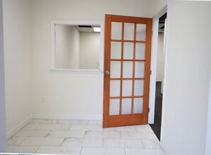 1555 Sunrise Hwy, Bay Shore, NY à louer Photo intérieure– Image 1 sur 5