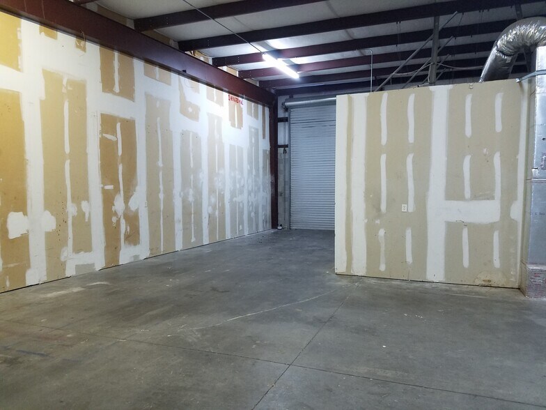 5875 Mining Ter, Jacksonville, FL à louer - Photo de l’immeuble – Image 3 sur 5