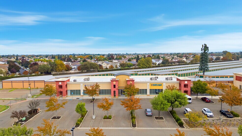 6830 Lone Tree Way, Brentwood, CA à vendre - Photo de l’immeuble – Image 3 sur 15