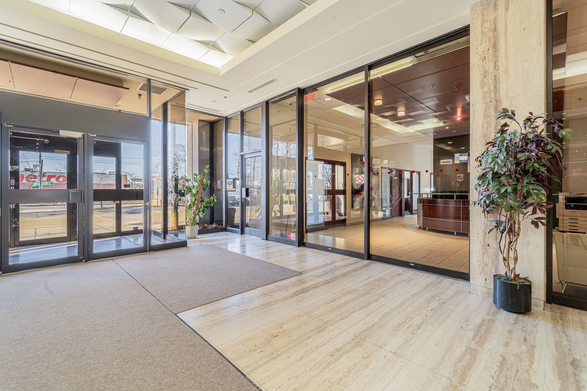 3131 Boul de la Concorde E, Laval, QC à louer Photo de l’immeuble– Image 1 sur 13