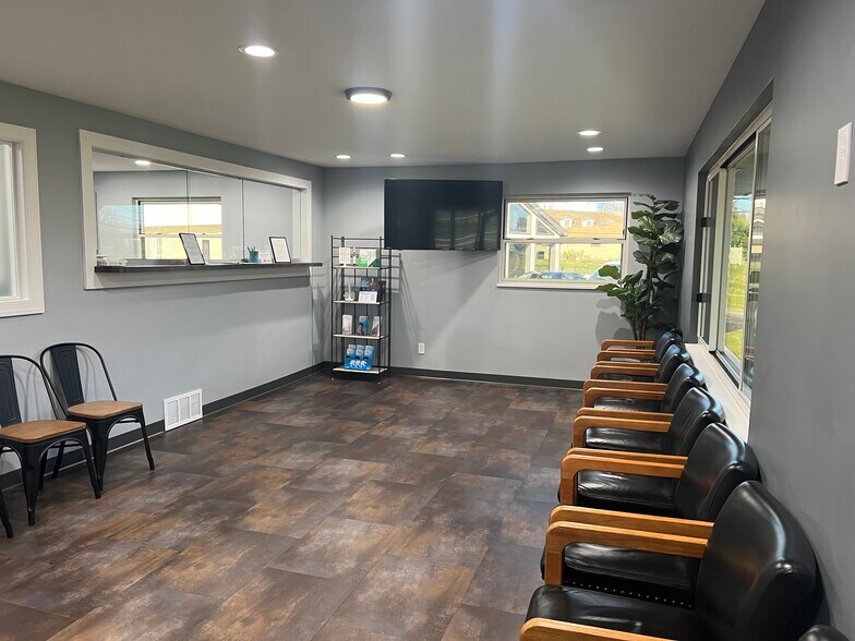 1050 Oakdale Rd, Oakdale, PA à vendre - Photo intérieure – Image 2 sur 4