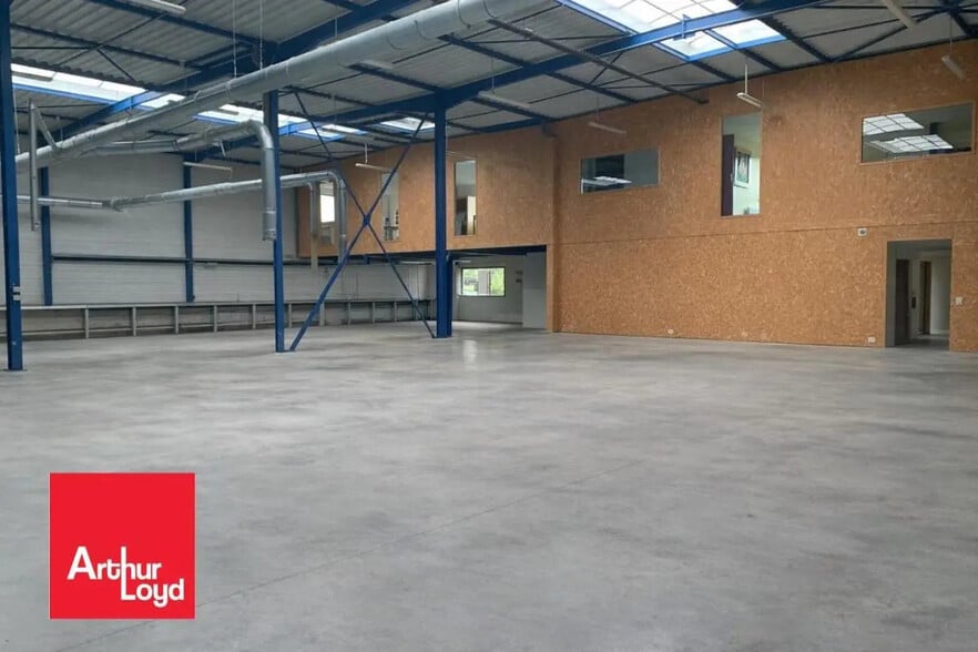 Local d'activités dans Tremblay-les-Villages à vendre - Photo de l’immeuble – Image 2 sur 6