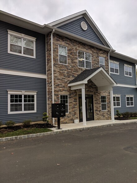 186 County Road 520 W, Marlboro, NJ à louer - Photo de l’immeuble – Image 2 sur 11