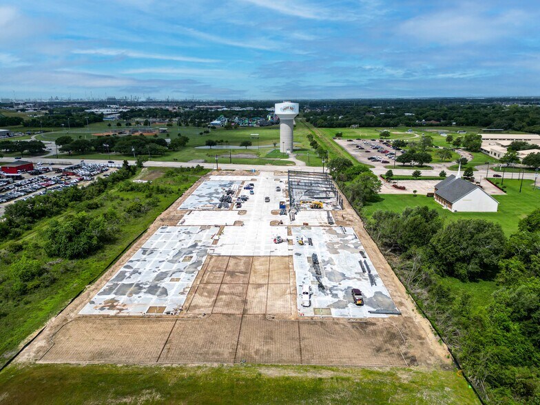 5279 N Main St, Baytown, TX à louer - Photo de l’immeuble – Image 3 sur 11