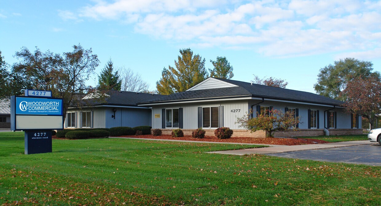 4277 Okemos Rd, Okemos, MI à louer Photo de l’immeuble– Image 1 sur 11
