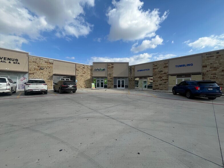 180 Town Center Blvd, Jarrell, TX à louer - Photo de l’immeuble – Image 2 sur 6