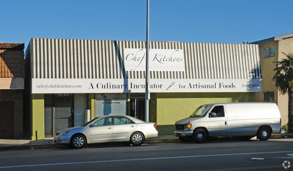1716 S Robertson Blvd, Los Angeles, CA à louer - Photo de l’immeuble – Image 2 sur 3